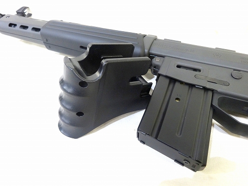 OTS 89式5.56mm小銃用 マグウェルフォアグリップ